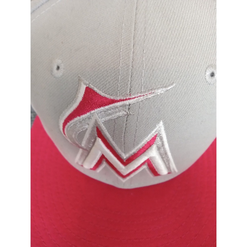 New Era 59 Fifty Miami Marlins Fitted 7 5/8 Embroidered Gray Hot Pink NWOT - Picture 4 of 15